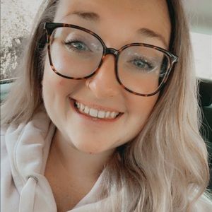 Meet your Posher, Rebecca